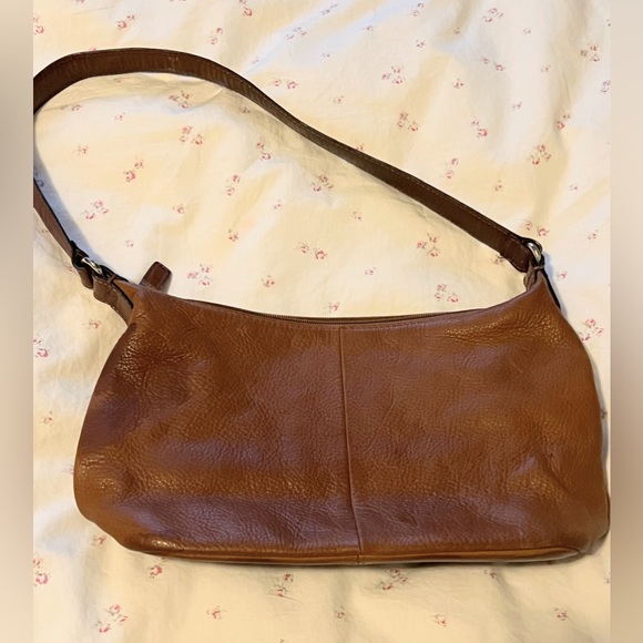 Fossil well worn leather shoulder purse! Beautiful soft brown leather - Picture 3 of 5